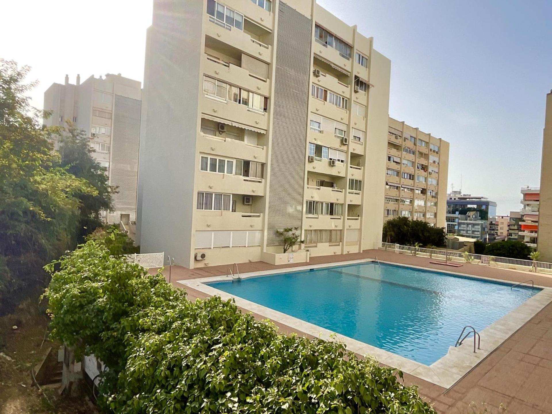 Centro Con Piscina Apartamento *